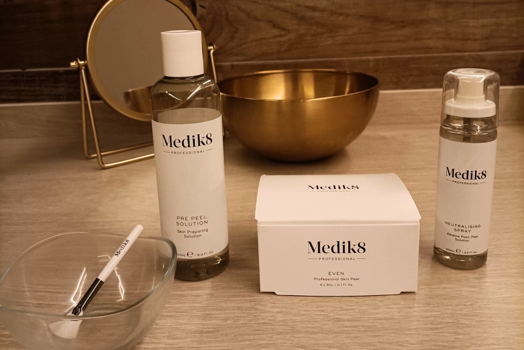 Peeling Químico Even de Medik8 para renovar la piel.
