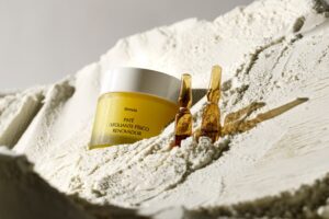 Doble exfoliación en casa Arturo Alba: Paté Exfoliante Físico y ampolla Solución Exfoliante Química para renovación celular.