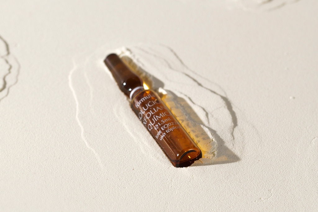 Ampolla Solución Exfoliante Química Arturo Alba para renovar la piel, despigmentar y reducir arrugas.